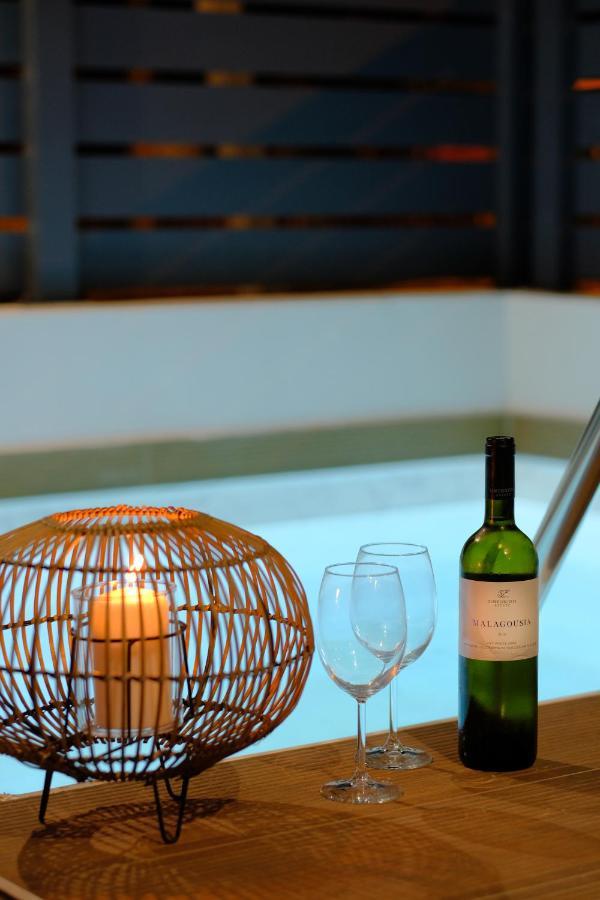 Aelia Seaside Luxury Suites Неа Карвали Екстериор снимка