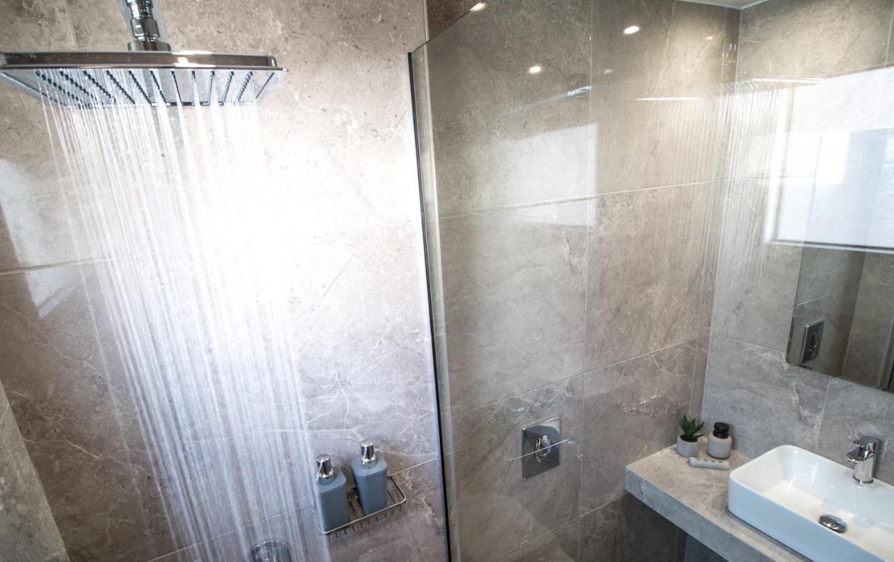 Aelia Seaside Luxury Suites Неа Карвали Екстериор снимка